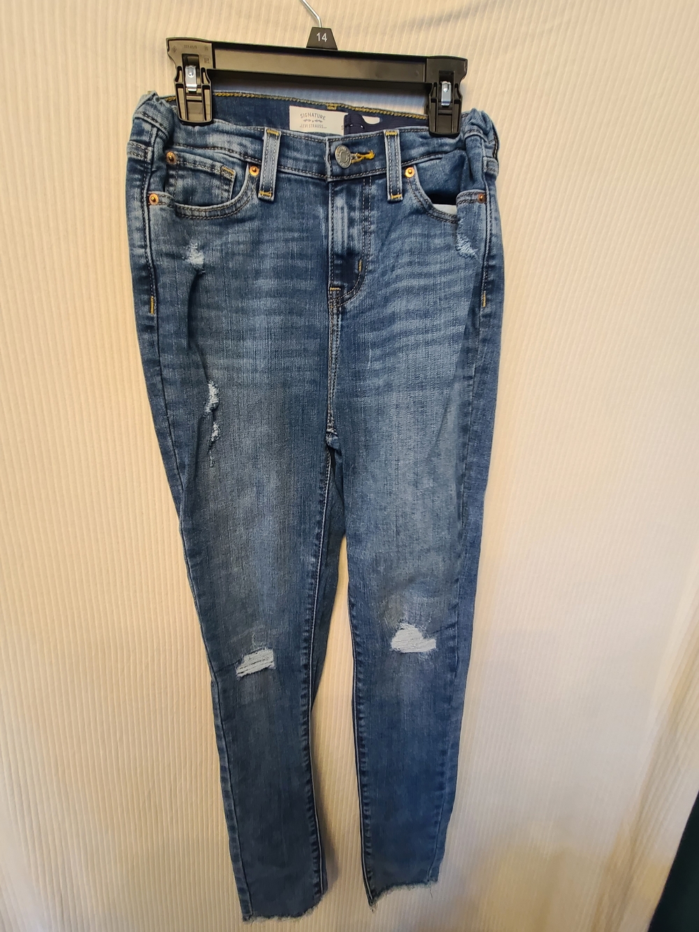 Women’s Levi  Strauss Distressed Mid-Wash Blue Jeans